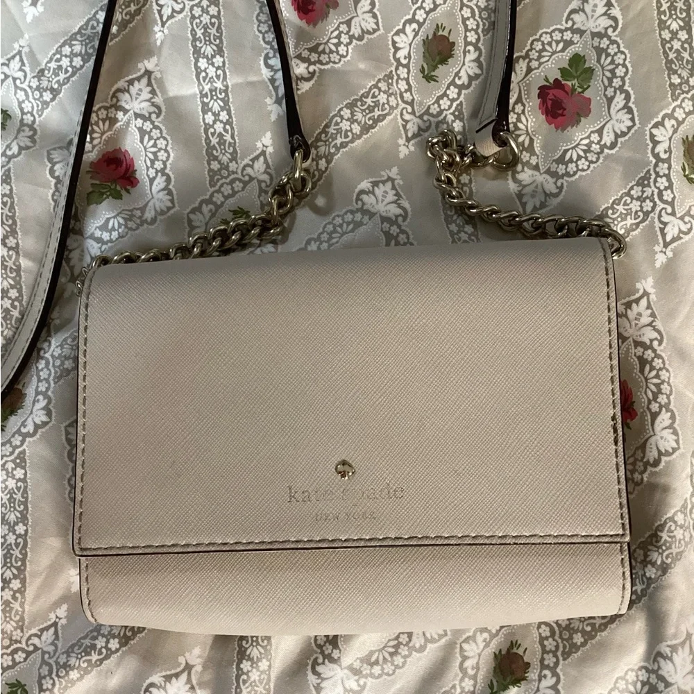 Kate Spade Beige Crossbody Bag with Gold Chain - Picture 2 of 14